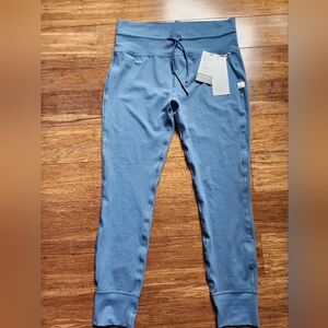 NWT Vuori Daily leggings Women's athletic 7/8 length pants XL Pool Blue slim fit